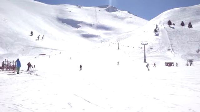 игра в снежки с мамой