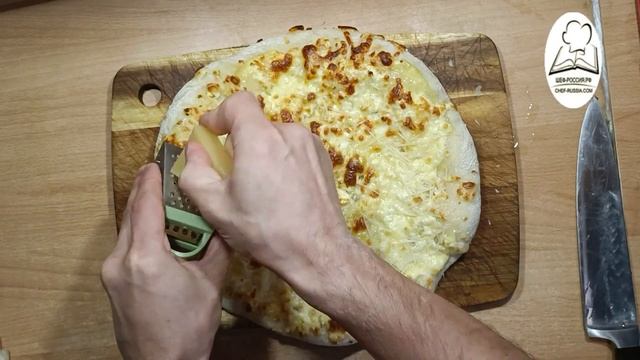 Пицца с сыром и вялеными помидорами