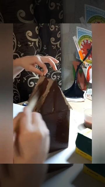 Как сделать новогодний  домик своими руками? Простая П