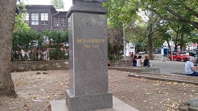 Паметникът на Никола Вапцаров във Варна