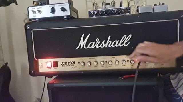 Test Marshall JCM 2000 DSL100