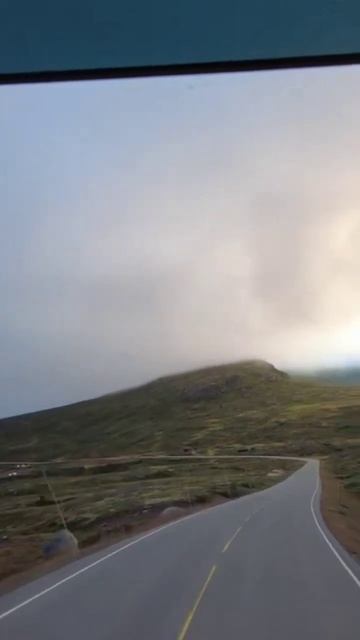 В этом месте находится самая высокая гора в Норвегии ☝️🇧🇻⛰️ #truckerinscandinavia #подорогамнорвеги