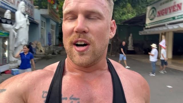 Дананг. Велосипед. Тренировка. Пещеры.