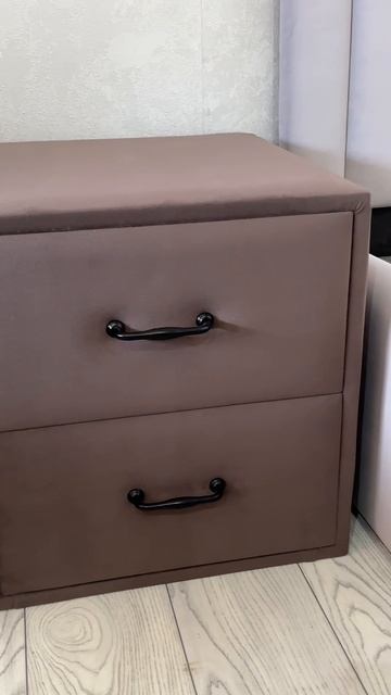 Тумбочка прикроватная