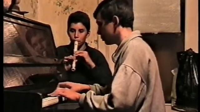 Ничто не может быть чудесный волшебной песни. Исп. Алёша и Коля. 2002г.