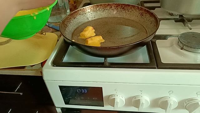 крабовые палочки в кляре ,скучные и сытные ,дети обожают их