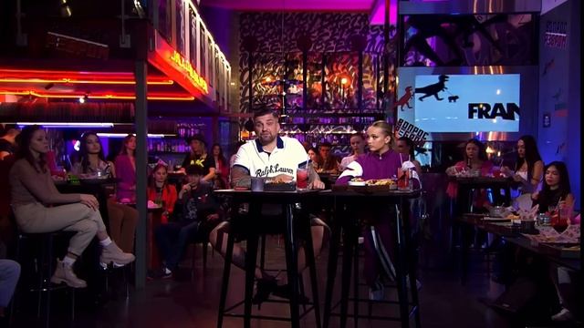 Валя карнавал о Ларисе долиной и травле в ее сторону ( вопрос ребром баста )