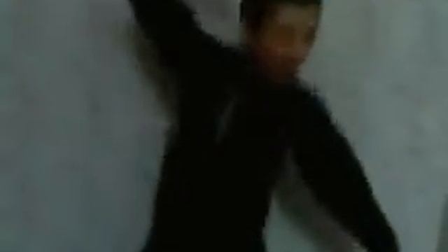 ШКОЛЬНИК ТАНЦУЕТ ХАРД-БАСС СМОТРЕТЬ ДО КОНЦА!