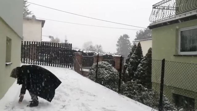 поиграем в снежки )?