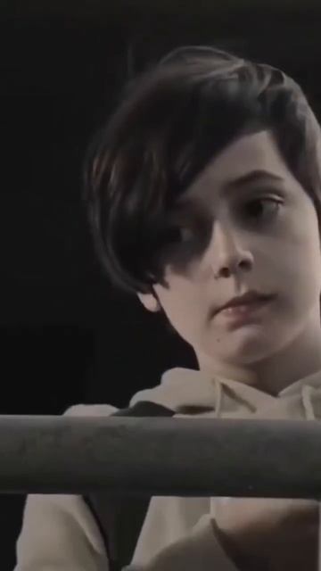 Горилла слушает трек Endspiel - King Kong