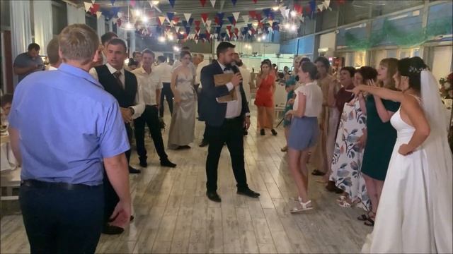 Танцевальный батл на свадьбе нереально крутой смотреть до конца. Свидетельница убила гостей наглухо