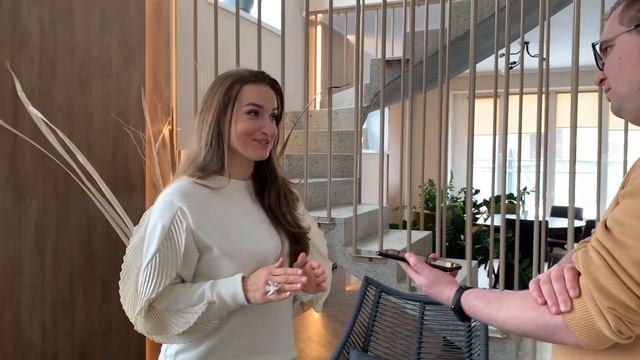 Вінничанка навчає людей стояти на цвяхах. Чим це корисно?