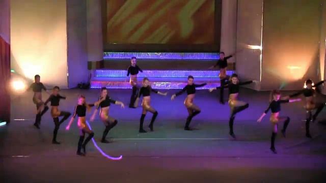 танец хард кисс