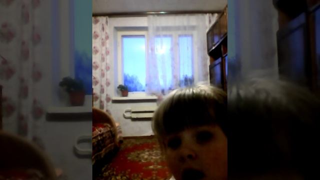 Я показываю как я умею делать трюки гимнастики