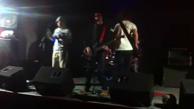 Ни людей ни звука но я скачу