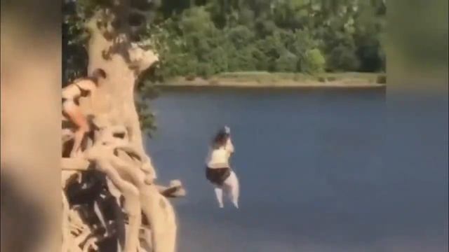 Приколы над девушками с падениями и неудачами (83)