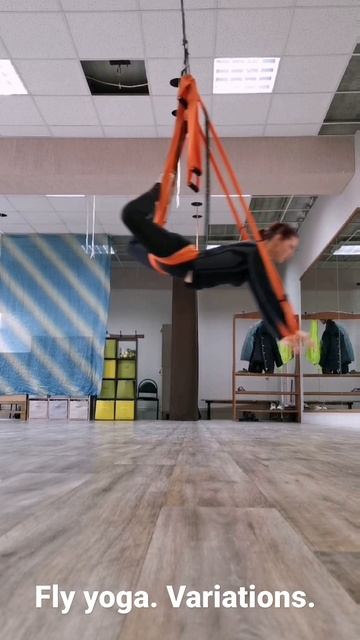 Flyyoga.  Variation.  Йога а гамаке.  Вариации виса вверх ногами.