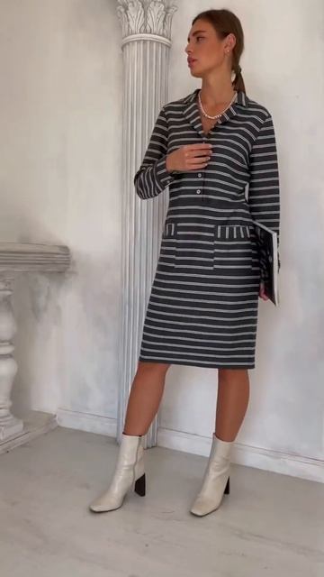 Платье ниже колен в полоску из мягкого трикотажа, пуговицы, кармашки, пояс | одежда RITINI 2021