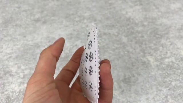 металлическое сердце в снежинки