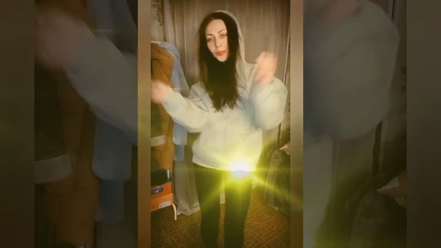 #худи #шапки #весна #скоровесна #девушкатанцует