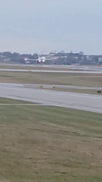 Вильнюс Литва  посадка самолёта из Зальцбург Австрия