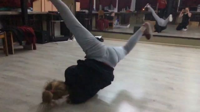 B-girl Ксю (Гелик)