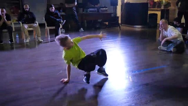финал до 9 лет Bboy Seva Vs Петеля - 