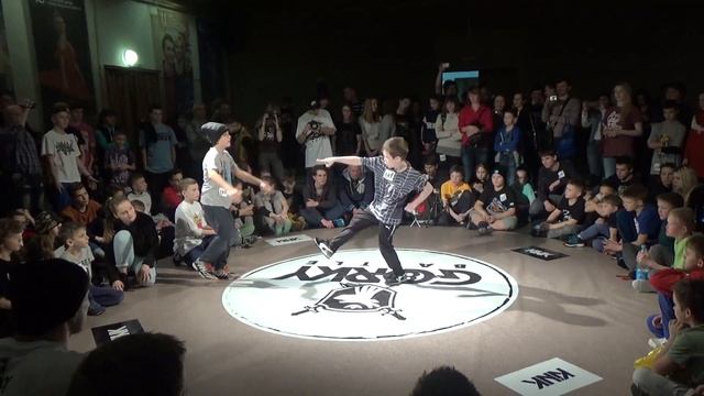 Горьки батл, Паук Vs ........