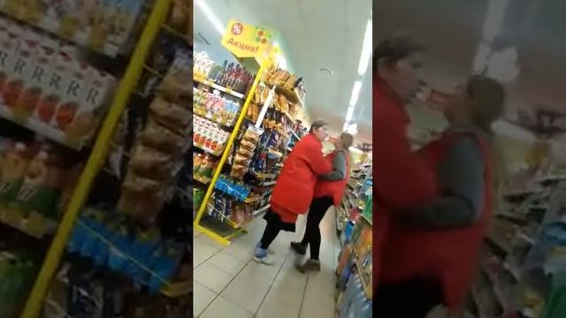 Неадекватная продавщица в Пятерочке. Нашли просрочку.
