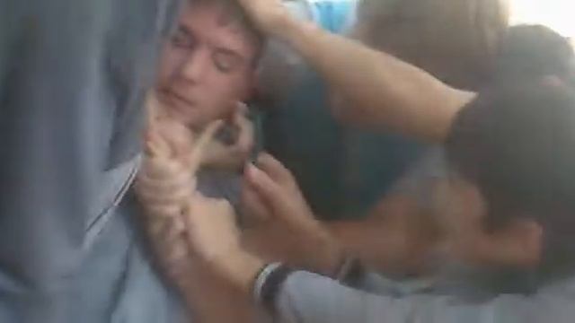 6 человек одного мальчика не может па брит