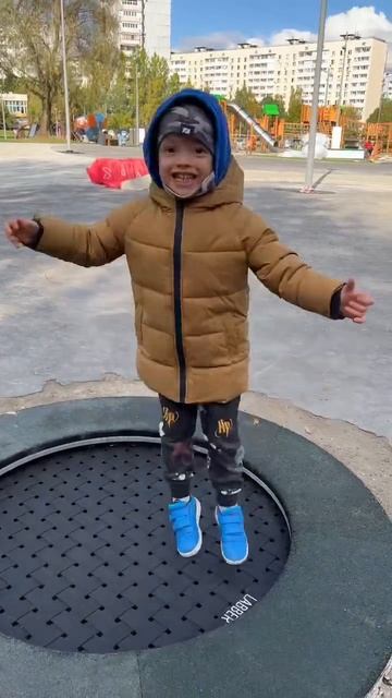 Супер батут на улице