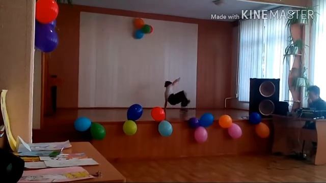 Брейк данс школа. Выступает Крецу Кирил