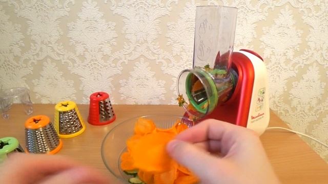 Что если положить огурец, морковь, банан в измельчител