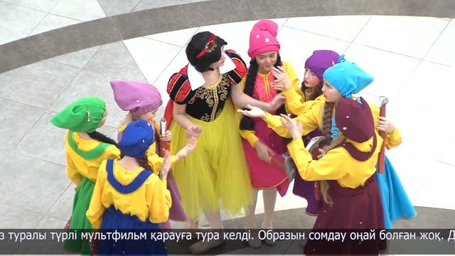 Жас балериналар сауда орталығында өнер көрсетті