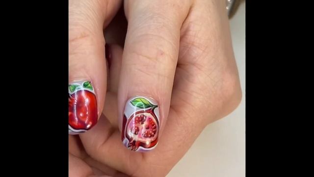 Гранаты на ногтях . Идея маникюра