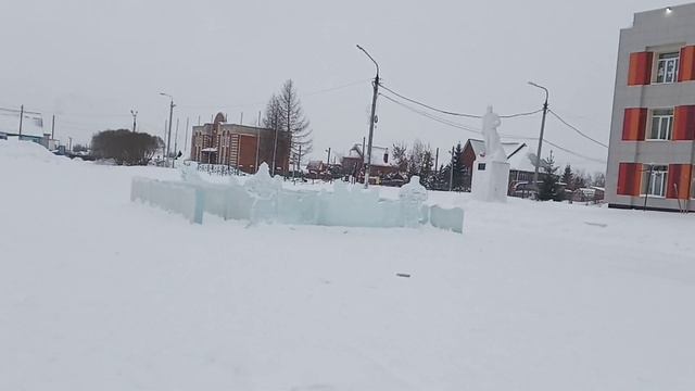 Ёлка на площади,скромно🎄 Праздничная свеча радует!