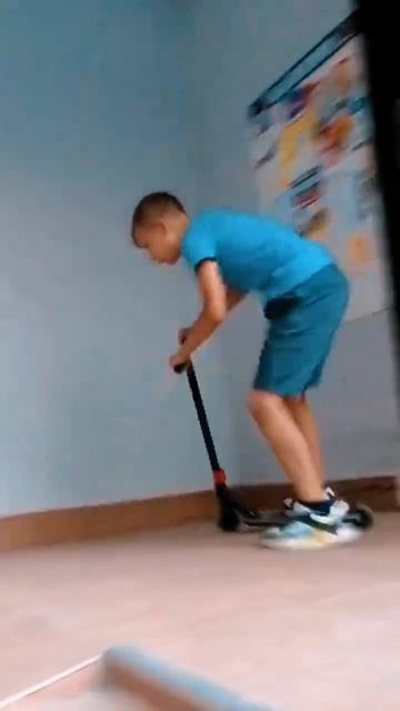 180 в скат и дроп в ступени. Вип в ступени. (трюковой самокат)