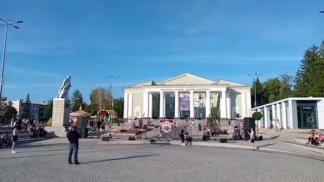 Рок концерт Black Cats открыл рэпер город Ишимбай площадь Дворец культуры