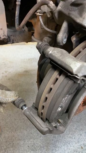 Лада Веста - стук направляющих суппорта