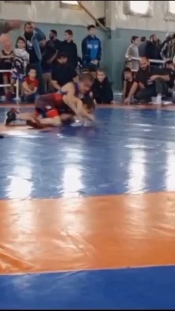 Техника зашкаливает юный борец