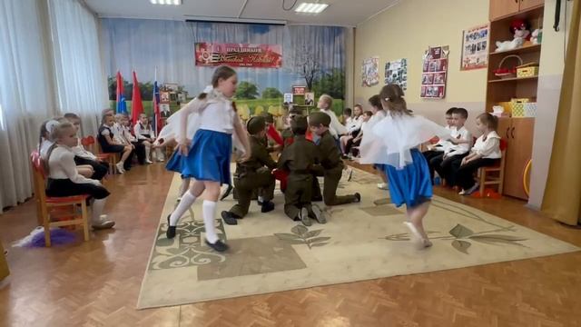 ЖУРАВЛИ - танец на 9 мая.