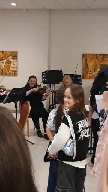 Девочка в роли дирижёра 😆😊👍 (Ночь музеев-2024)