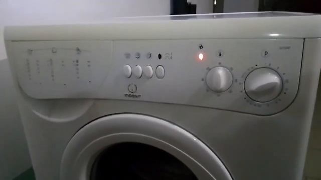 Контрольная лампочка вообще не горит, на видео это хор
