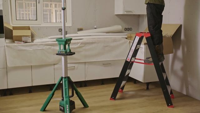 LED прожектор HiKOKI - Hitachi акумулаторен със статив без бат?