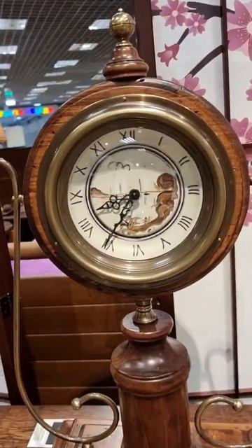 Универсальный подарок: итальянские настольные часы, к