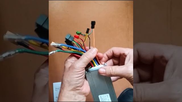 Как подключить лампочку стоп на контроллер моторколе?