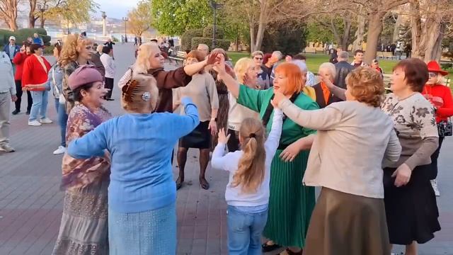23.04.25 - Танцы на Приморском бульваре - Севастополь - Ден?