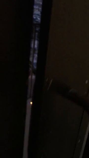 Отсутствие теплового контура двери на 3 этаже 2 подъез?