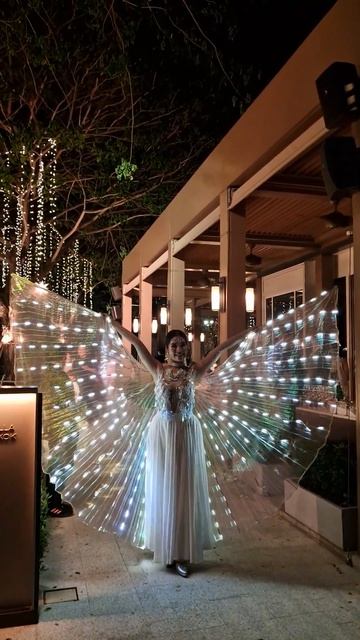 Лампочка - костюм на Новый год. Capella Hotel bangkokthailand newyear2024
