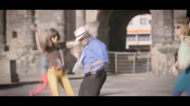 Танец поклонников песни РУКАЛИЦО